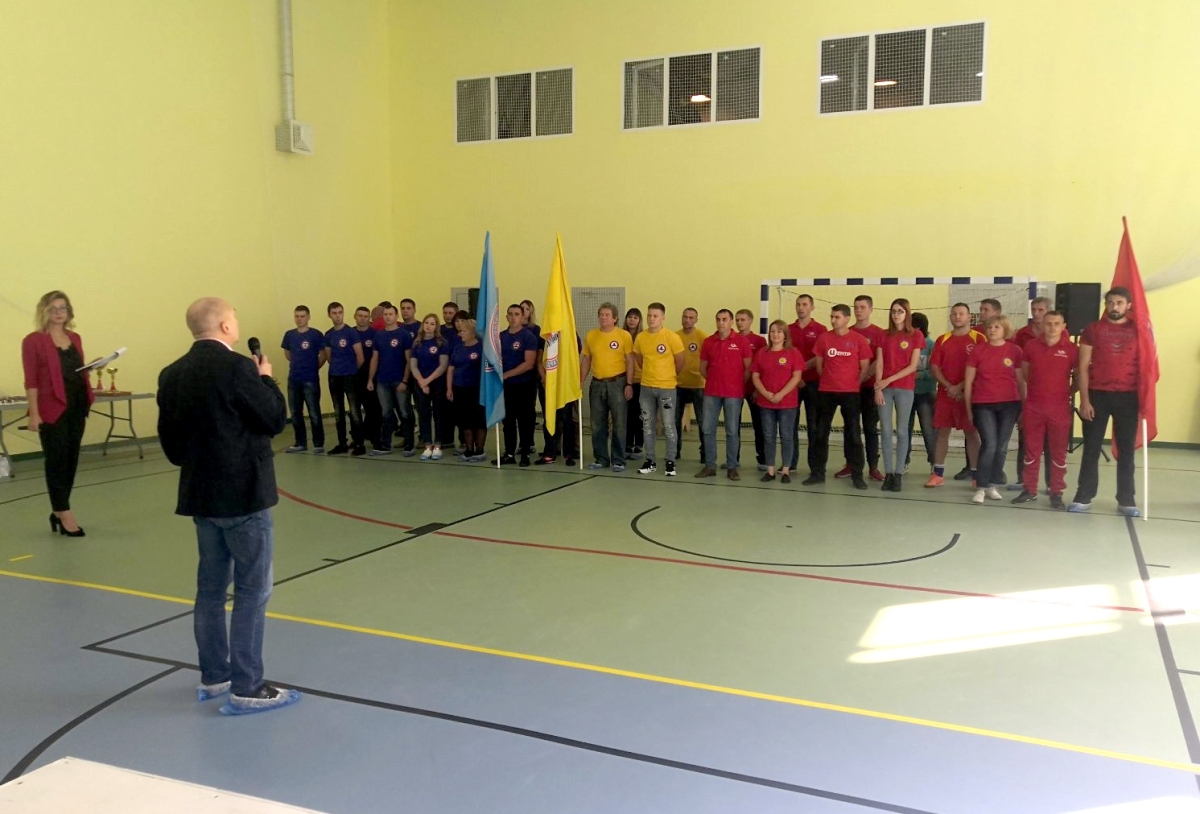 Главный инженер С.Н. Тургин поздравляет  спортсменов  предприятия с завершением XI-ой спартакиады АО «Авангард»