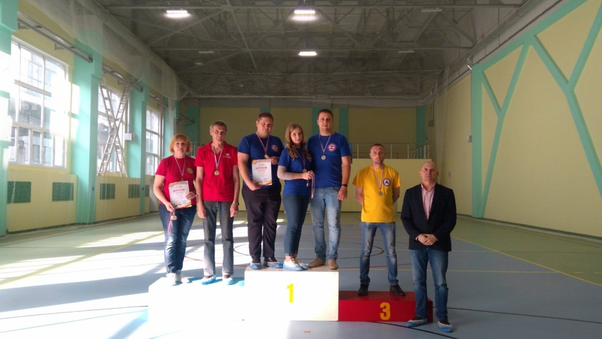 Команды-призеры соревнований по шашкам: 1-е место – «Олимп», 2-е место – «Центр», 3-е место – «Полимер»
