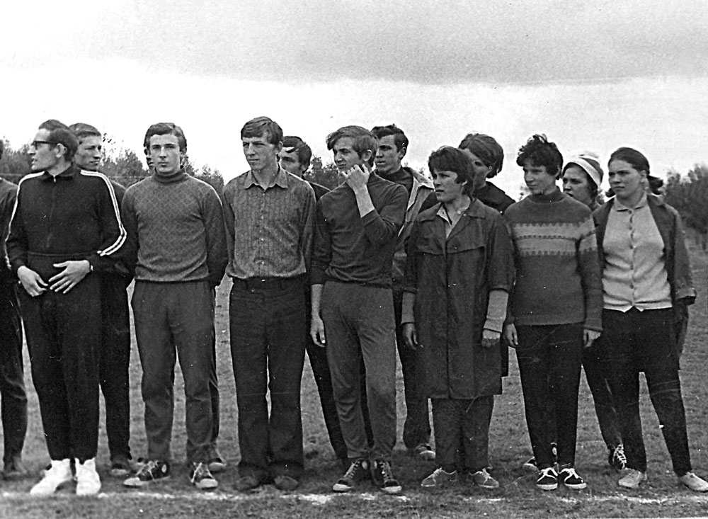 1976 г. Киповцы на стадионе «Химик». Построение